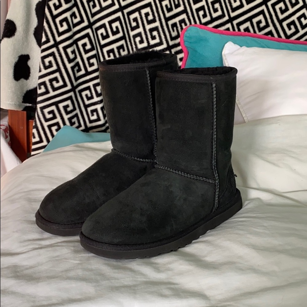 UGG Classic Short Boot
